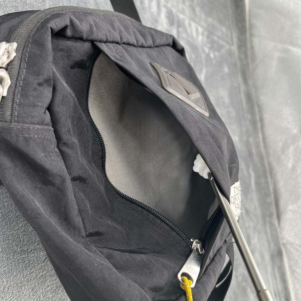 THE NORTH FACE Berkeley Field Shoulder Bag Sling Nylon Crossbody Zip Pouch - Picture 5 of 12